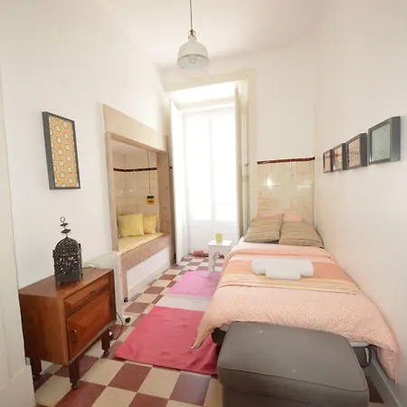 ゲストハウス The Color