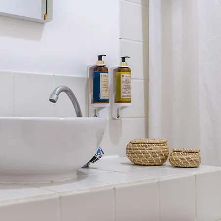 The Color בית הארחה